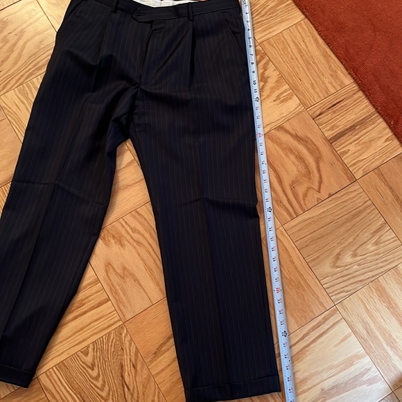 Jos A Bank (Joseph collection), 3 piece suit. Navy pinstripe. Size 42R - Picture 9 of 11